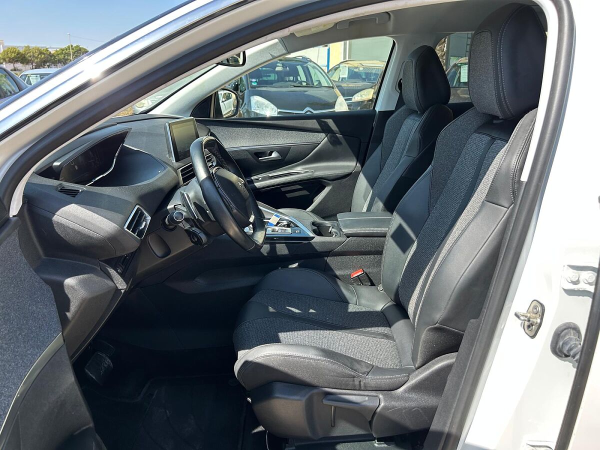 PEUGEOT 3008 ALLURE 1.2 E-THP AUTO SPANISH LHD IN SPAIN 73000 MILES SUPERB 2019